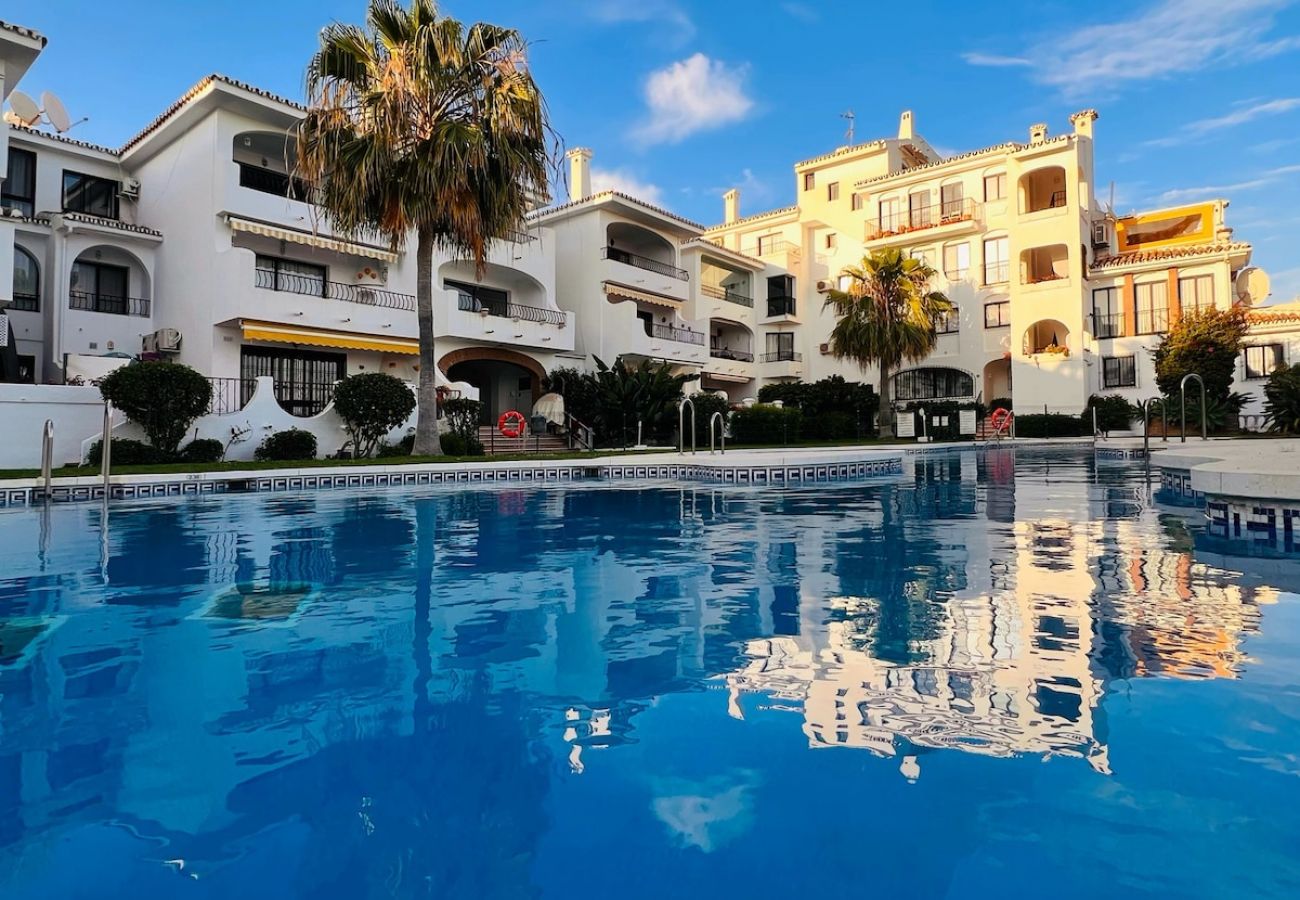 Apartamento en Mijas Costa - Calahonda Sea Views with Pool and Private Parking