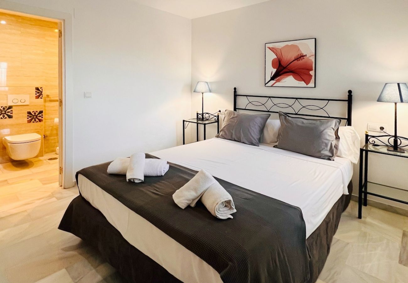 Apartamento en Mijas Costa - Calahonda Sea Views with Pool and Private Parking
