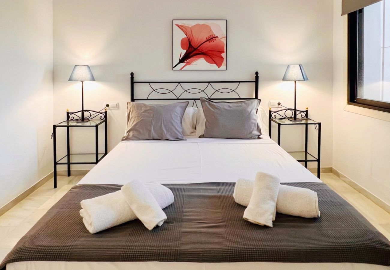 Apartamento en Mijas Costa - Calahonda Sea Views with Pool and Private Parking