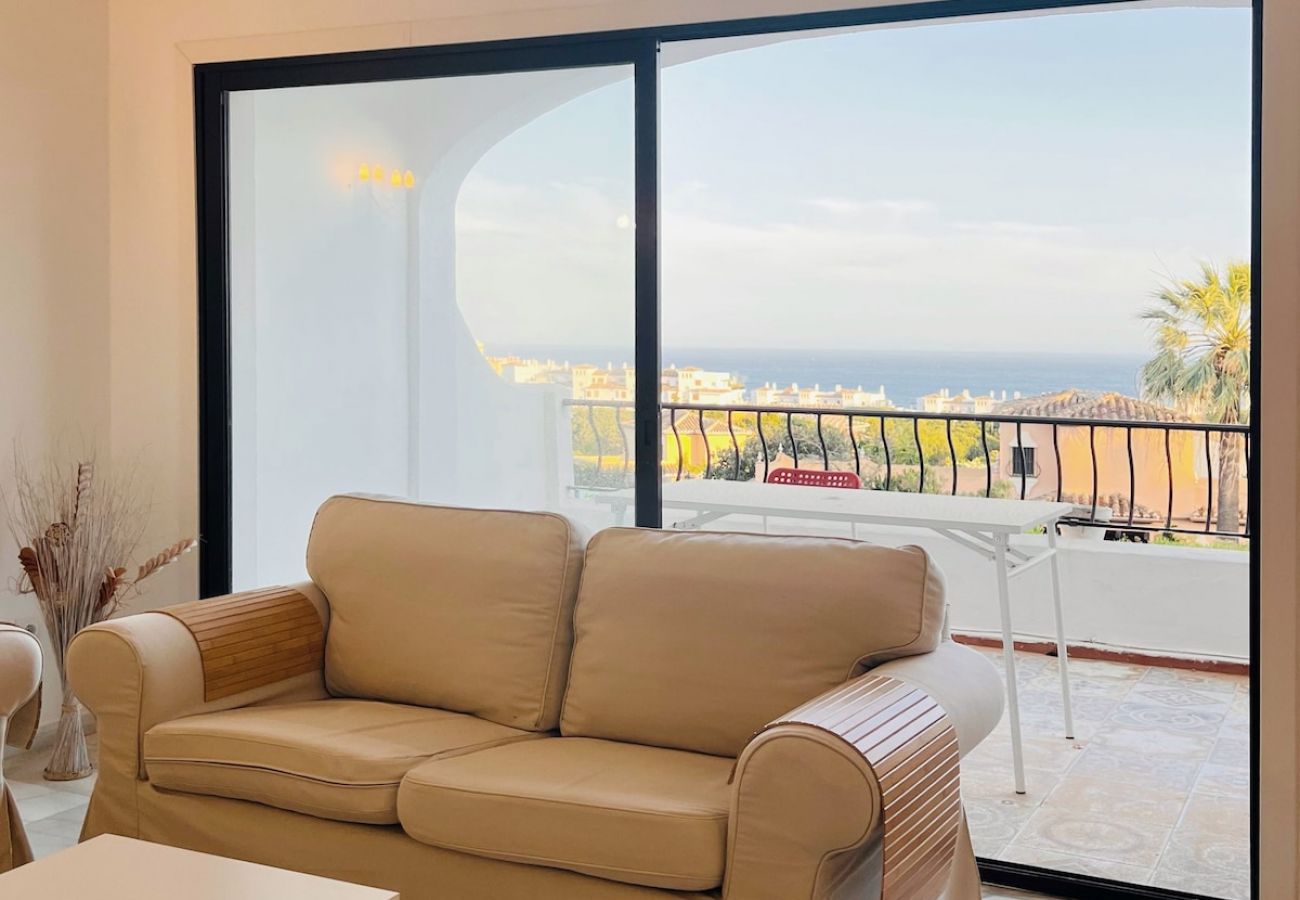 Apartamento en Mijas Costa - Calahonda Sea Views with Pool and Private Parking