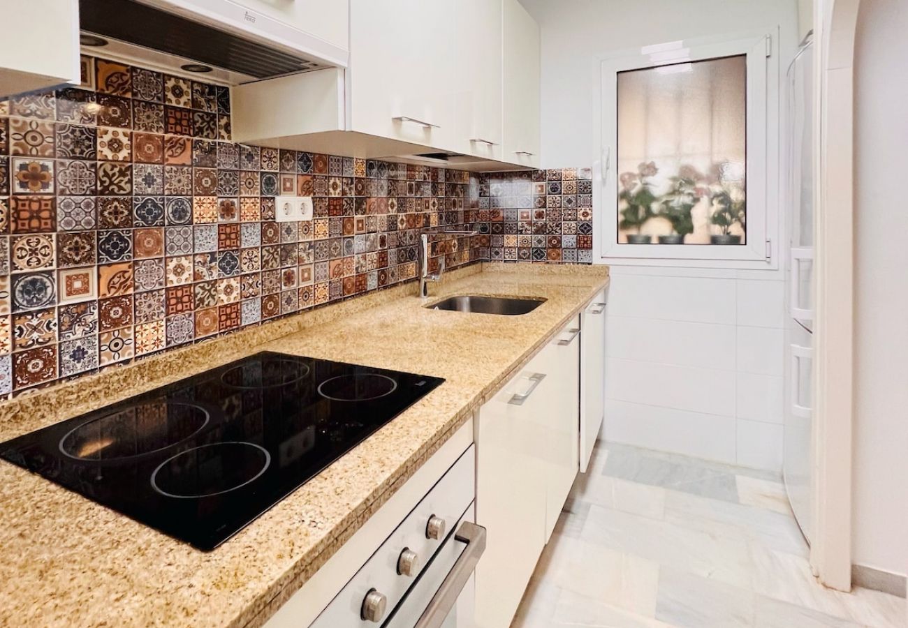 Apartamento en Mijas Costa - Calahonda Sea Views with Pool and Private Parking