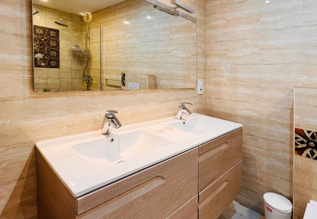 Apartamento en Mijas Costa - Calahonda Sea Views with Pool and Private Parking