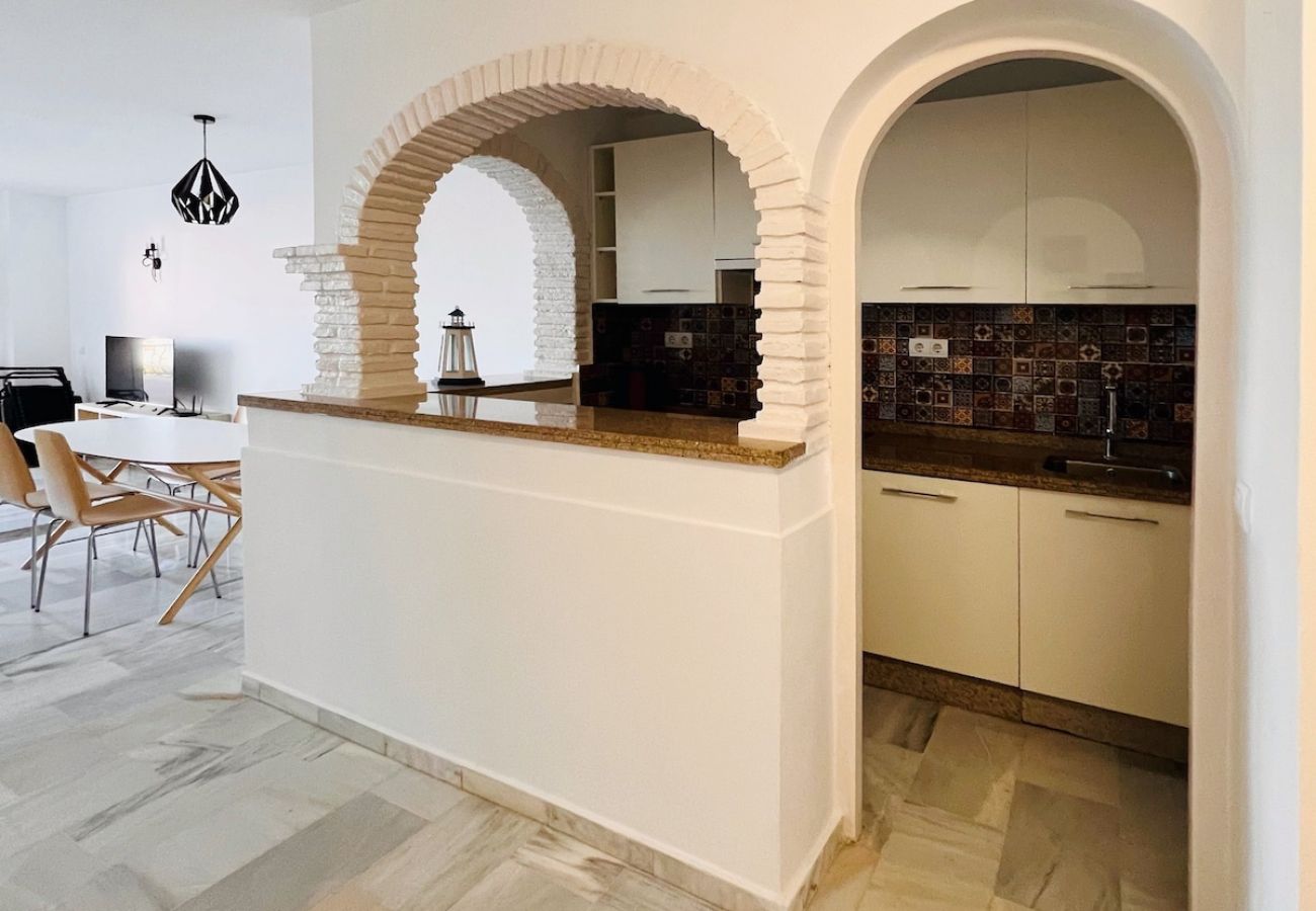 Apartamento en Mijas Costa - Calahonda Sea Views with Pool and Private Parking