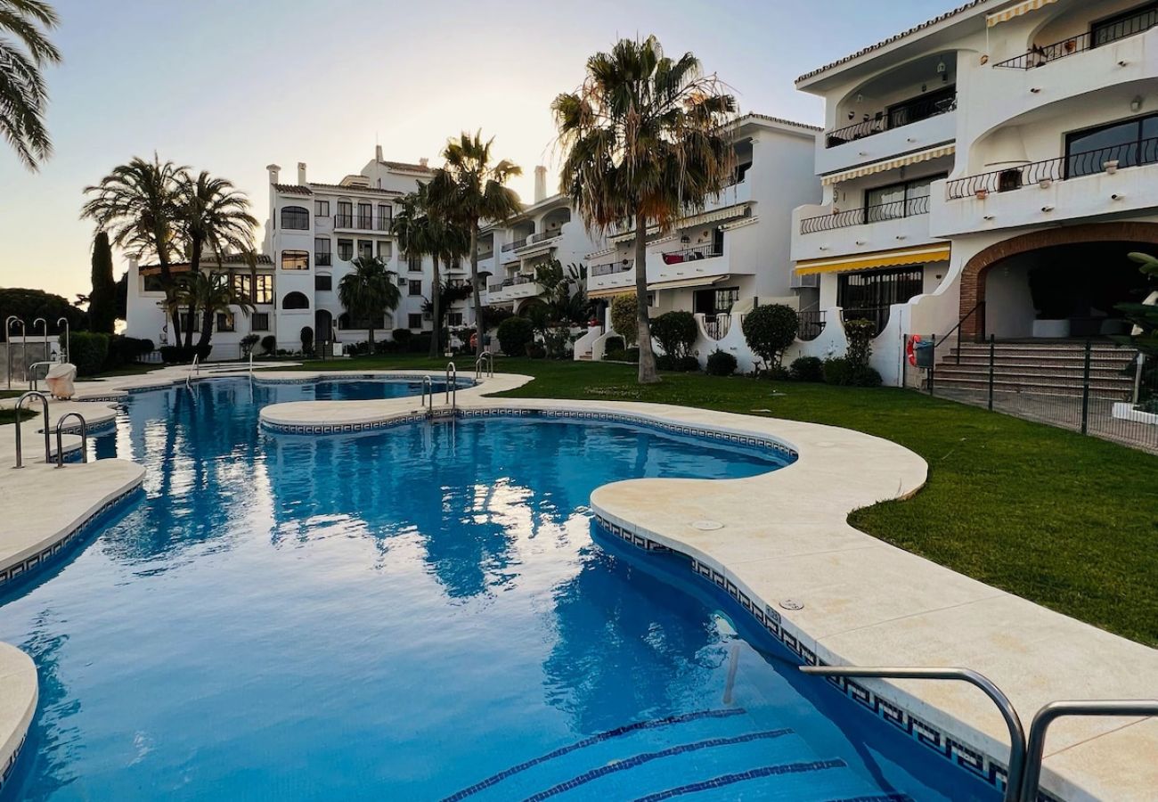 Apartamento en Mijas Costa - Calahonda Sea Views with Pool and Private Parking
