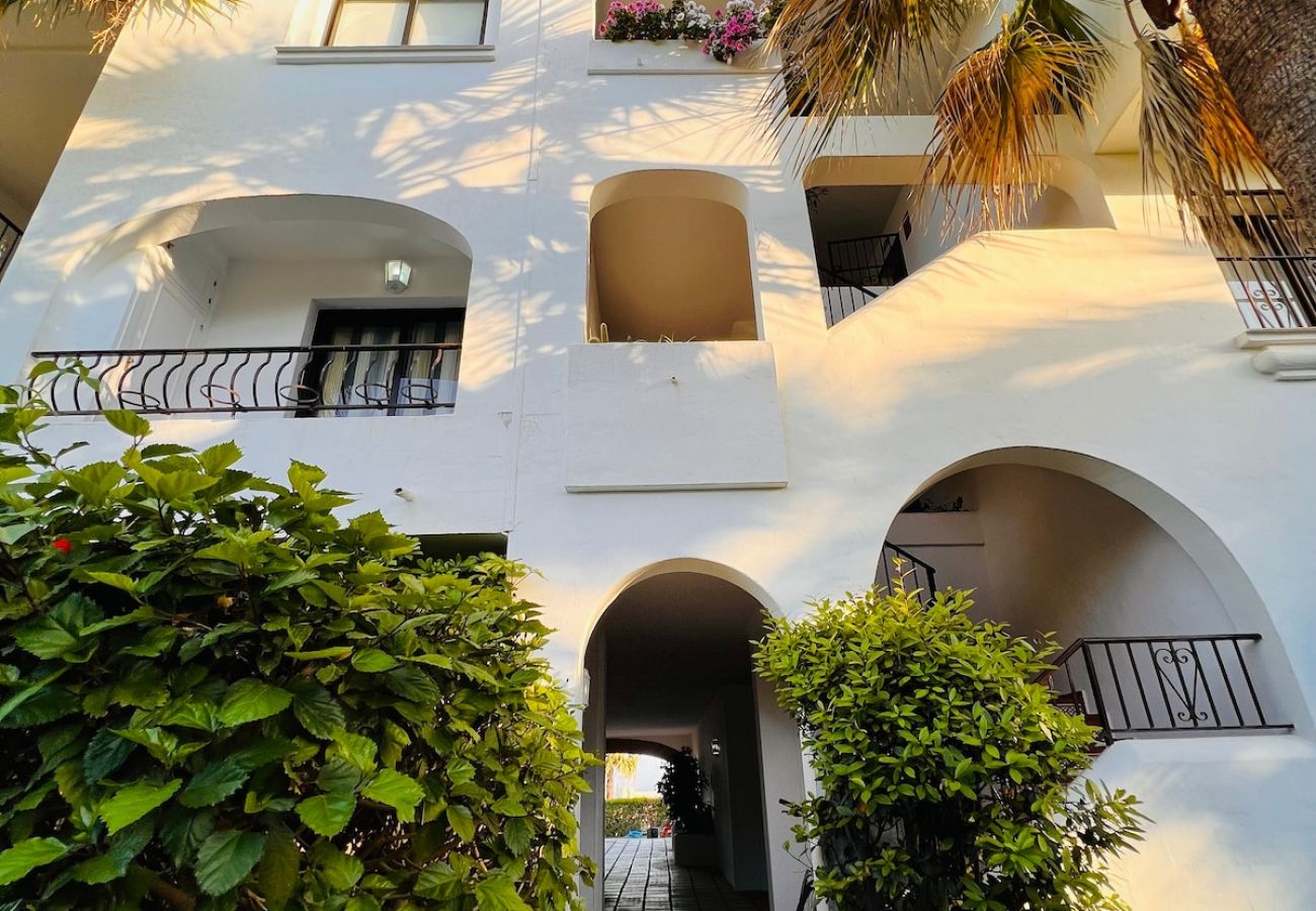 Apartamento en Mijas Costa - Calahonda Sea Views with Pool and Private Parking