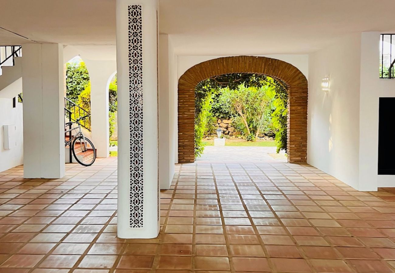 Apartamento en Mijas Costa - Calahonda Sea Views with Pool and Private Parking