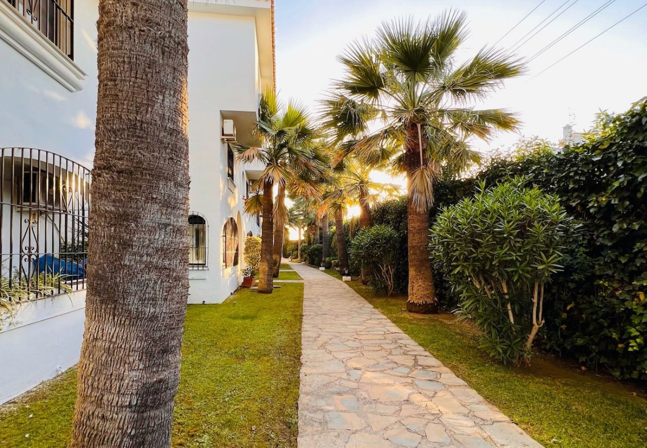 Apartamento en Mijas Costa - Calahonda Sea Views with Pool and Private Parking