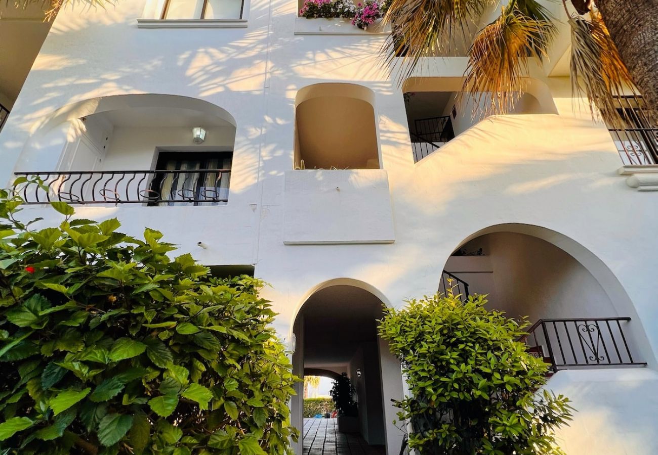 Apartamento en Mijas Costa - Calahonda Sea Views with Pool and Private Parking
