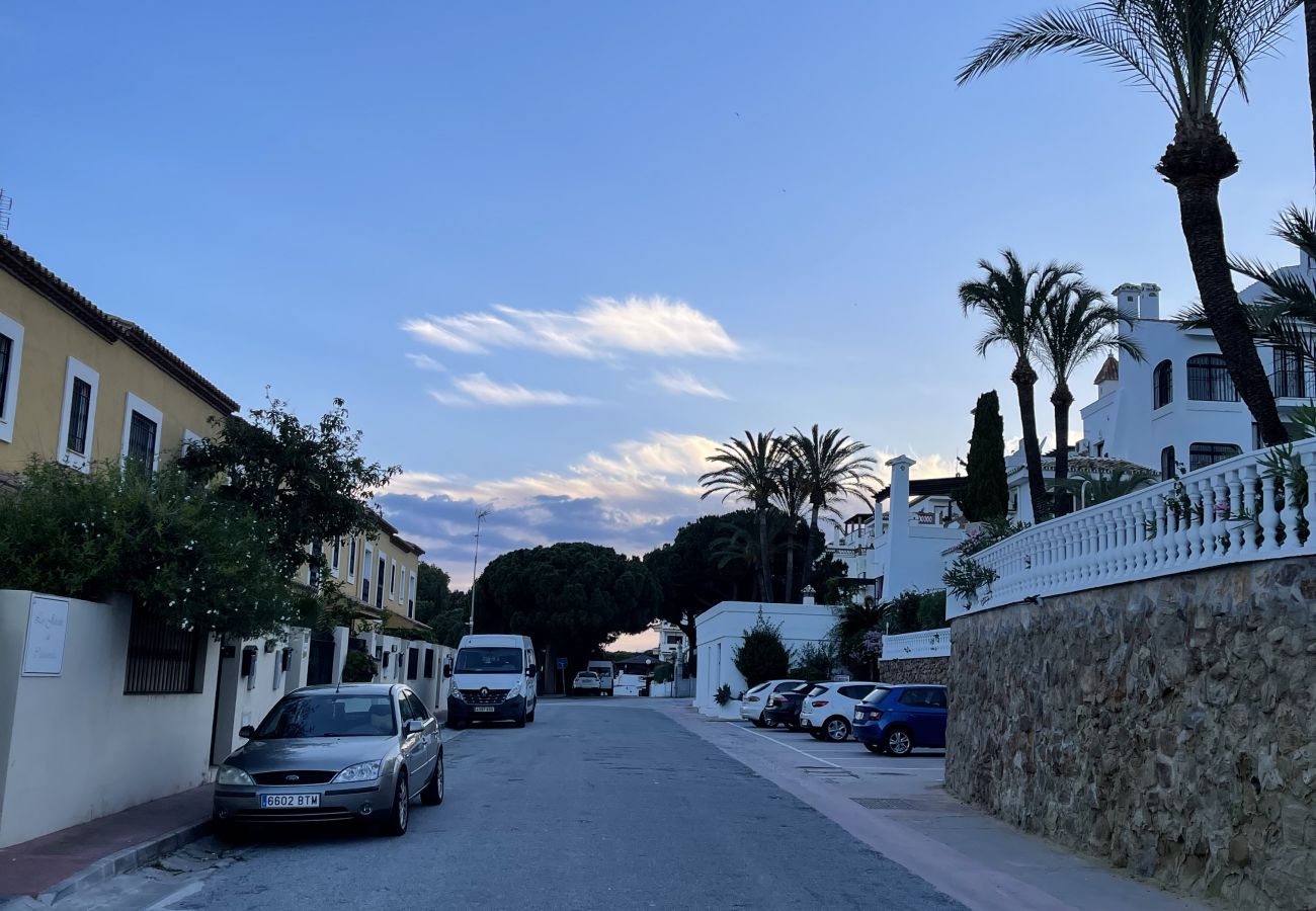 Apartamento en Mijas Costa - Calahonda Sea Views with Pool and Private Parking
