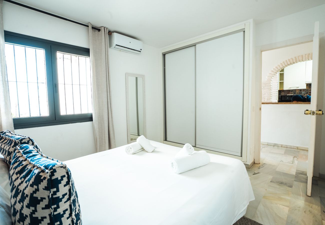Apartamento en Mijas Costa - Calahonda Sea Views with Pool and Private Parking