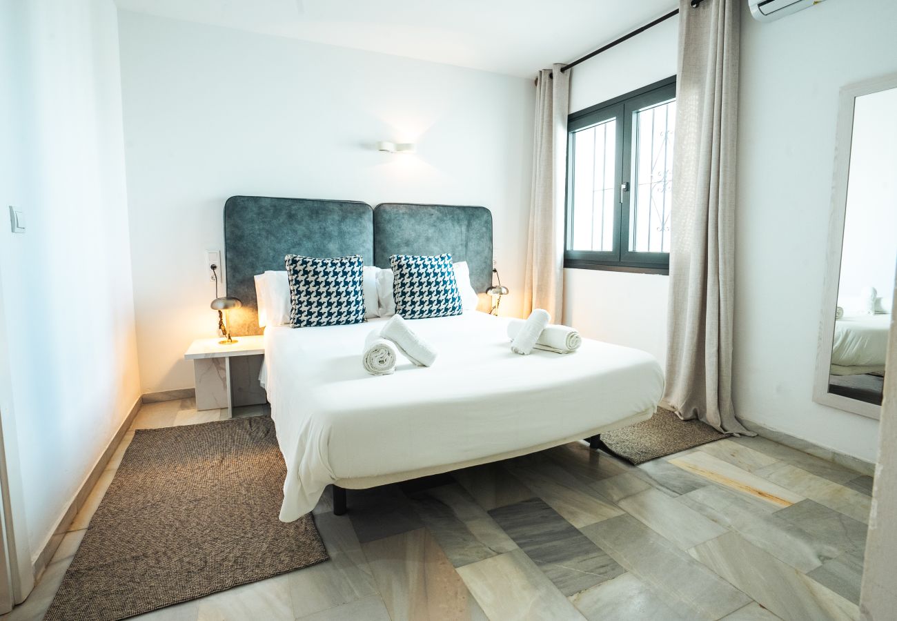 Apartamento en Mijas Costa - Calahonda Sea Views with Pool and Private Parking