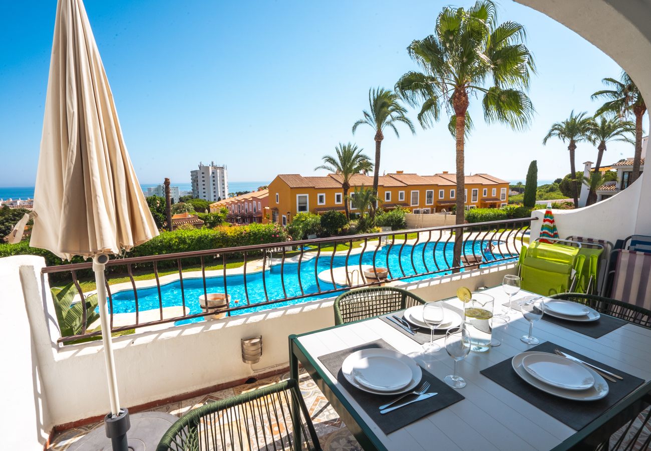 Apartamento en Mijas Costa - Calahonda Sea Views with Pool and Private Parking
