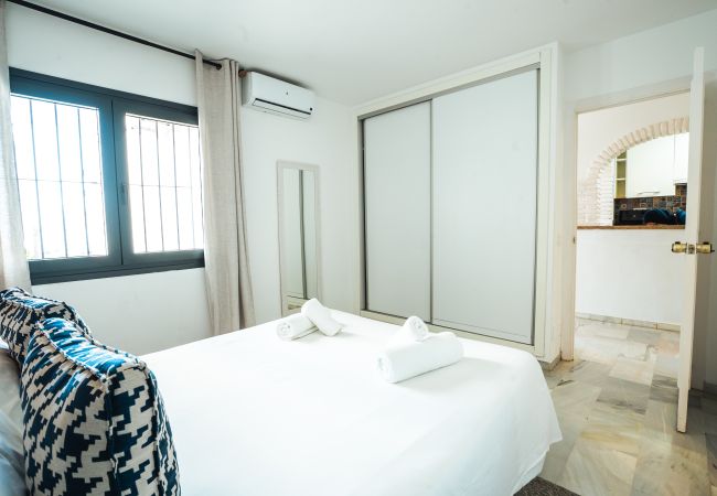 Ferienwohnung in Mijas Costa - Calahonda Sea Views with Pool and Private Parking Ferienwohnung in Mijas Costa - Calahonda Sea Views with Pool and Private Parking