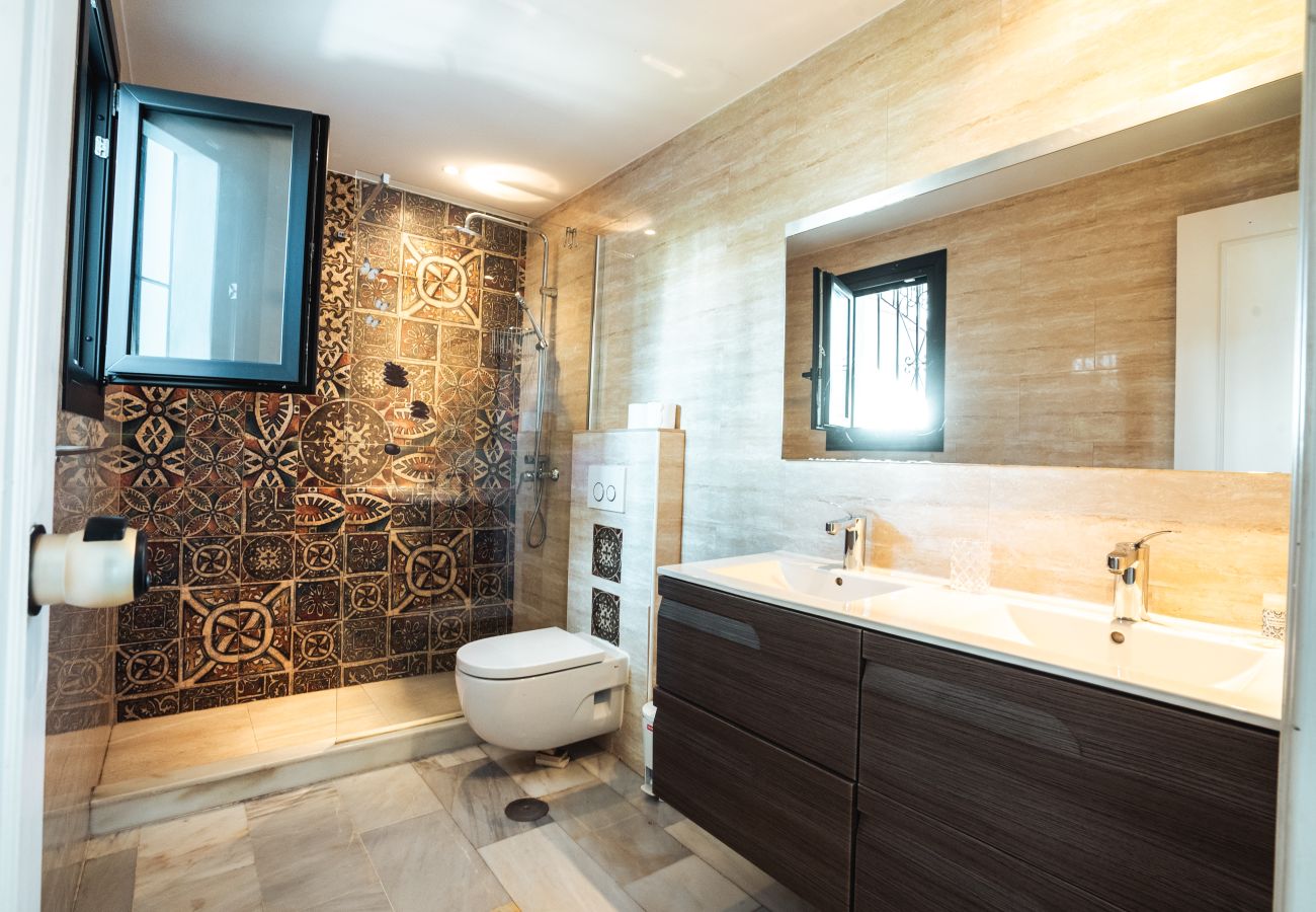 Ferienwohnung in Mijas - Calahonda Sea Views with Pool and Private Parking