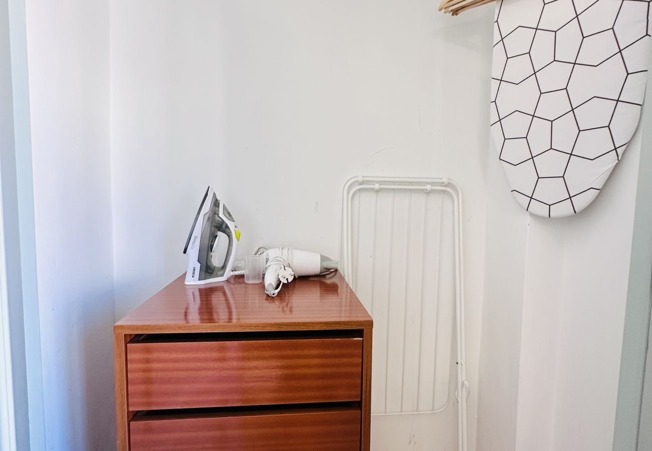 Studio equipped with ironing board, iron, hairdryer, hangers 