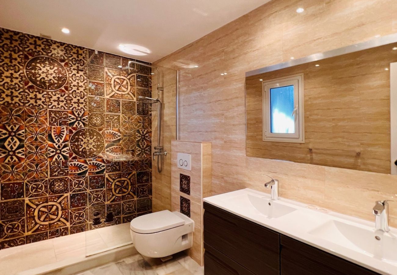 Appartamento a Mijas Costa - Calahonda Sea Views with Pool and Private Parking